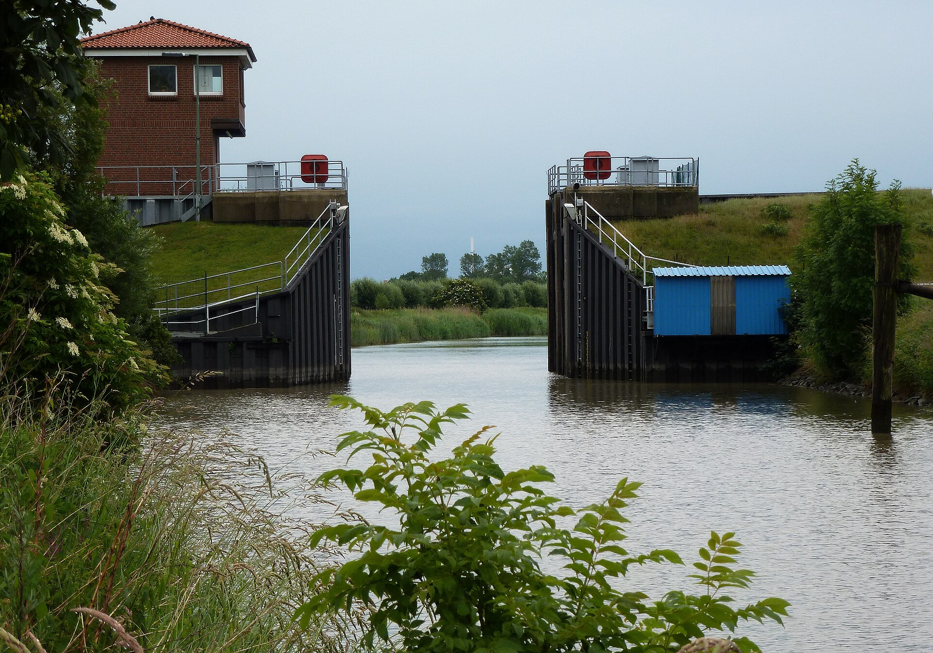 Cuxhaven (alt.: Brunsbüttel, gegenüberliegendes Ufer) → Freiburg/Elbe (alt.: Glückstadt)